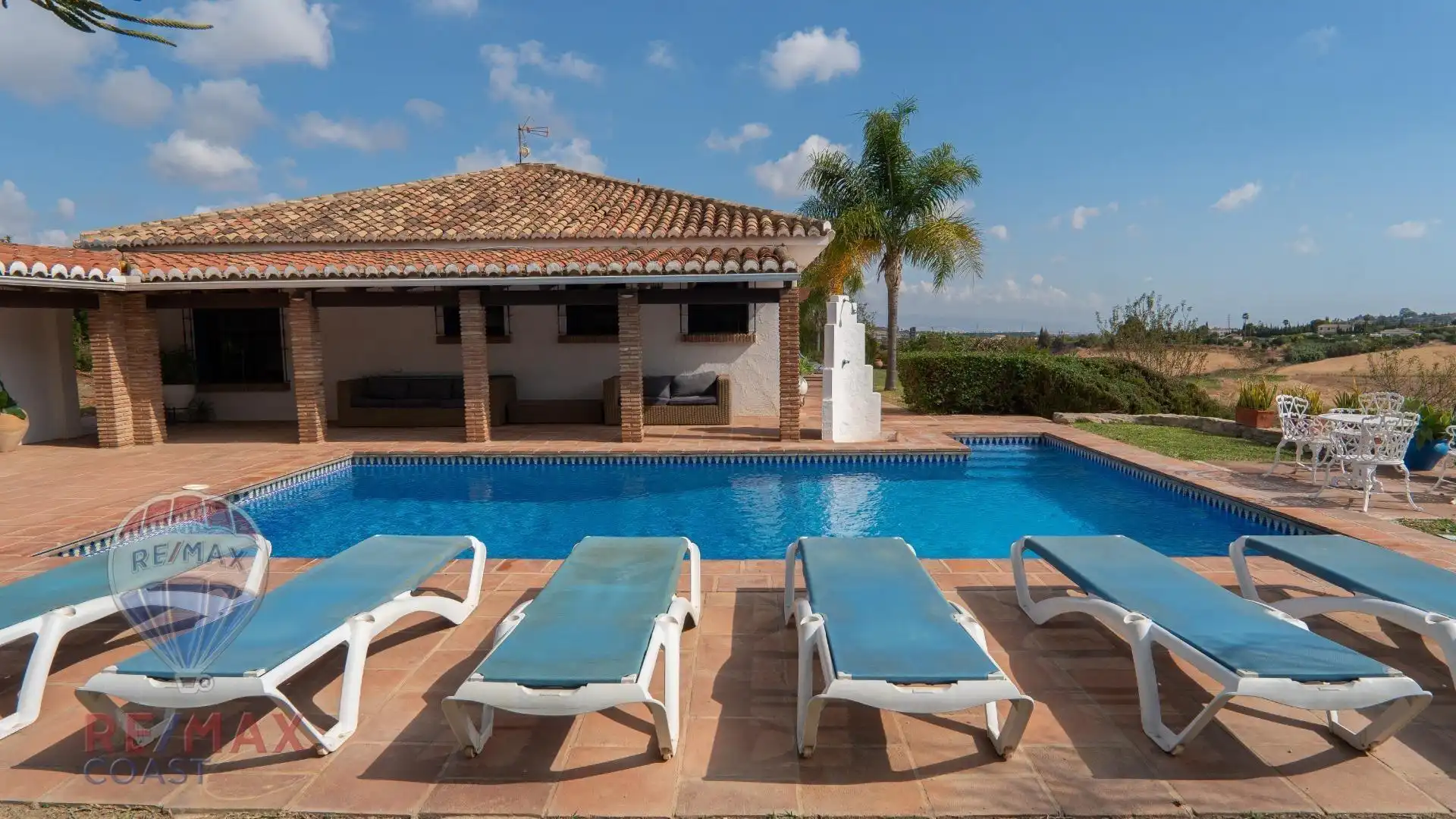 Piscina de Casa o xalet en venda en Alhaurín de la Torre amb Aire condicionat, Jardí privat i Terrassa