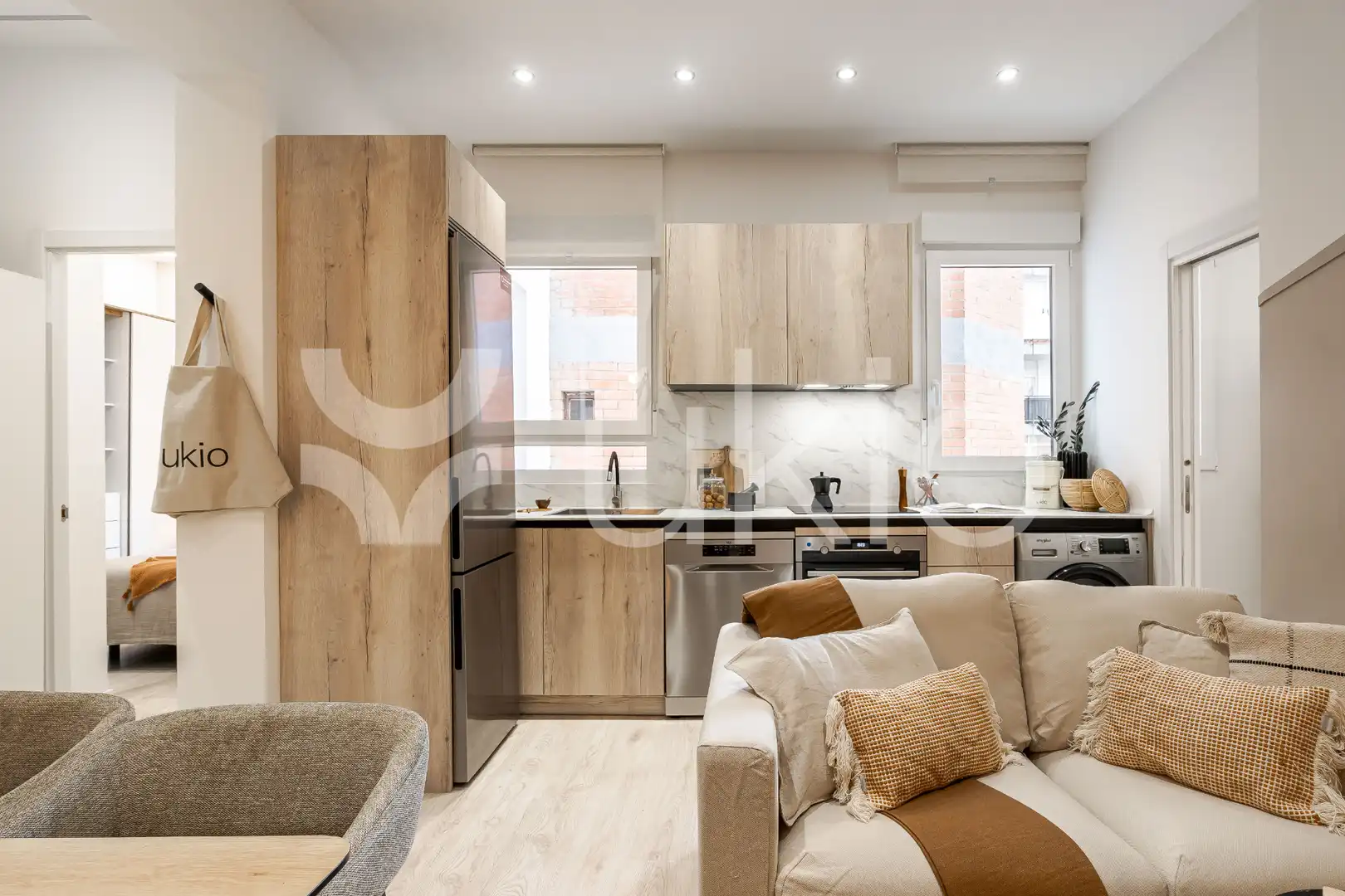 Cuina de Apartament de lloguer en Madrid amb Aire condicionat, Calefacció i Moblat