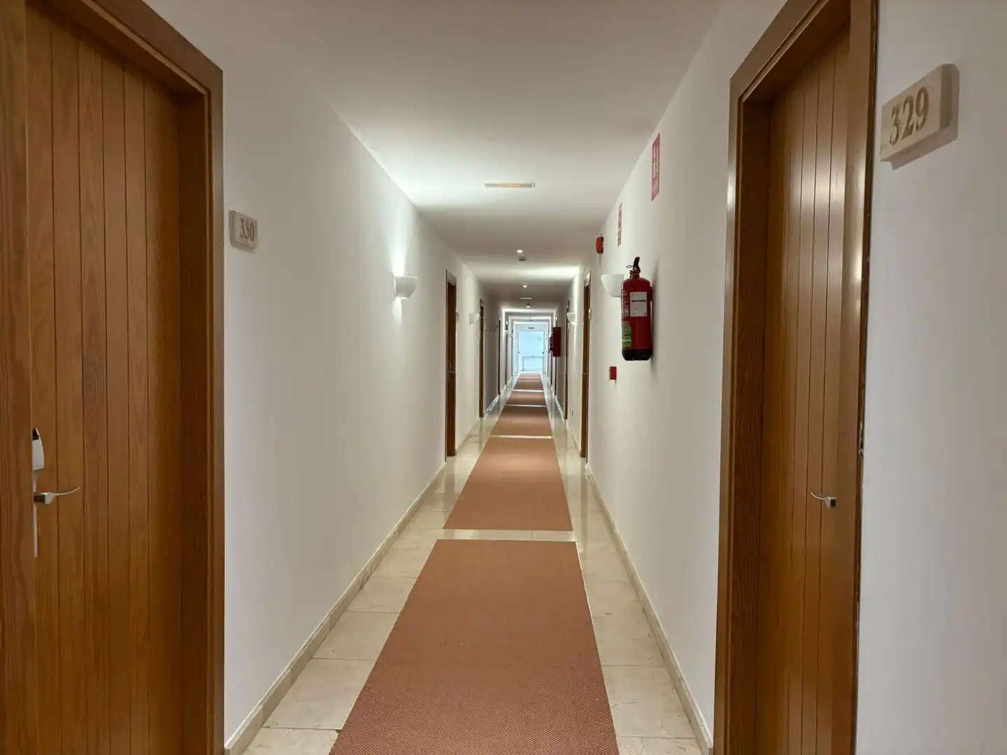 Apartament en venda en Benahavís amb Jardí privat, Alarma i Piscina comunitària