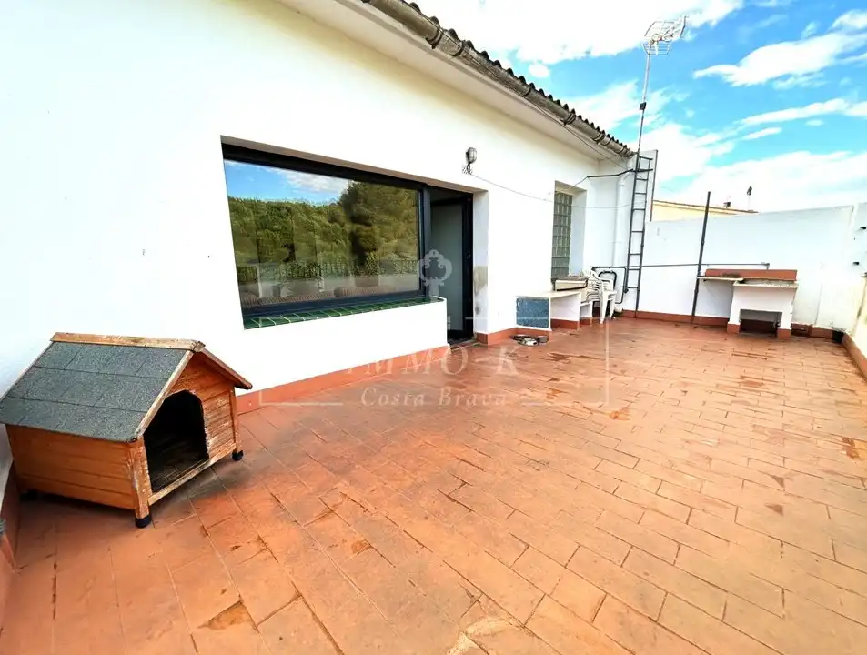 Außenansicht von Einfamilien-Reihenhaus zum Verkauf in Llançà mit Terrasse