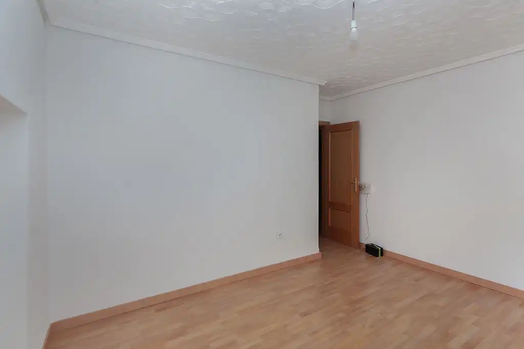 Habitación de Piso en venta en Avenida de la Paz  