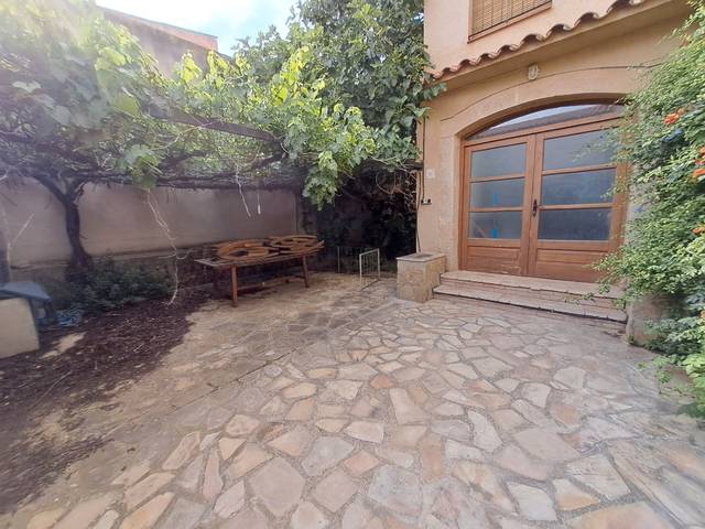 Edificio en Venta en Plaça del Comte en La Torre de l'Espanyol