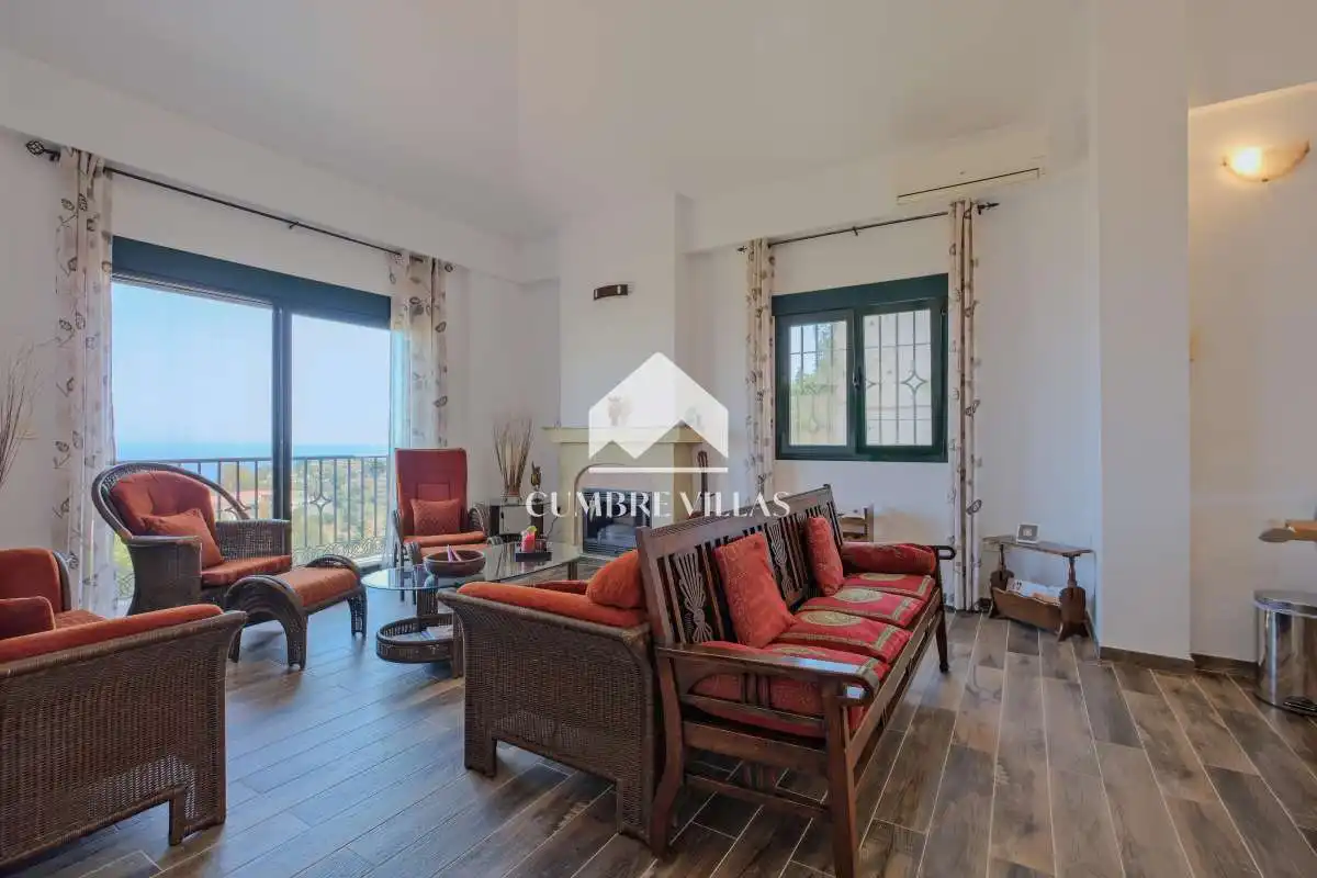 Sala de estar de Casa o chalet en venta en Almuñécar con Terraza, Amueblado y Internet