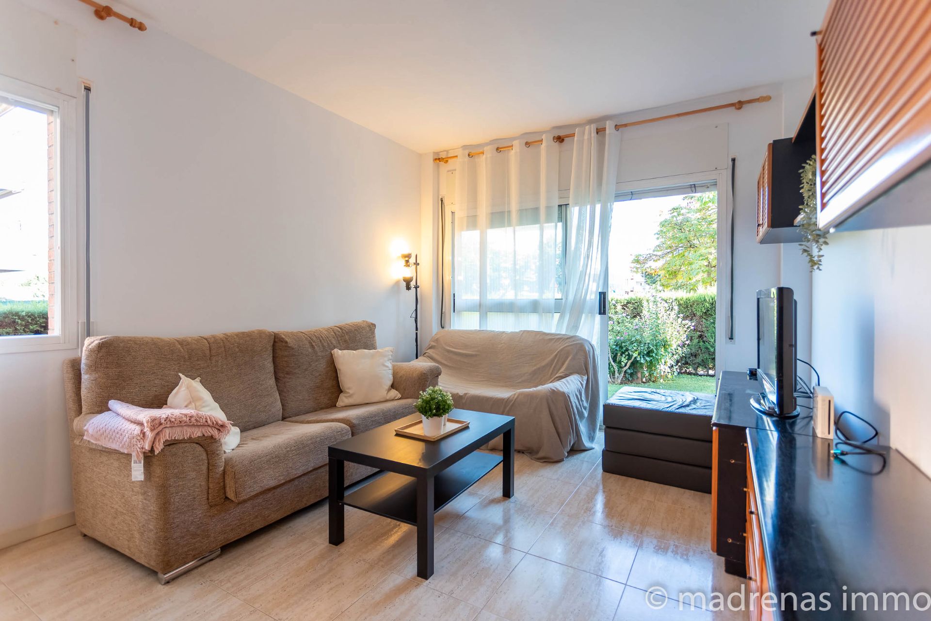 Living room of Flat for sale in Girona Capital  with Heating, Furnished and Oven