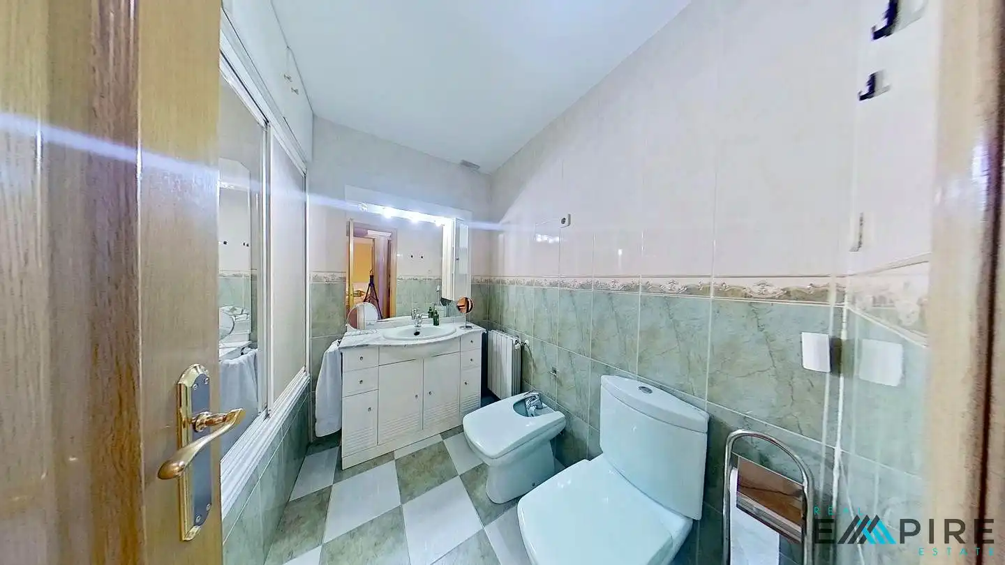 Baño de Planta baja en venta en Fuenlabrada con Calefacción, Terraza y Trastero
