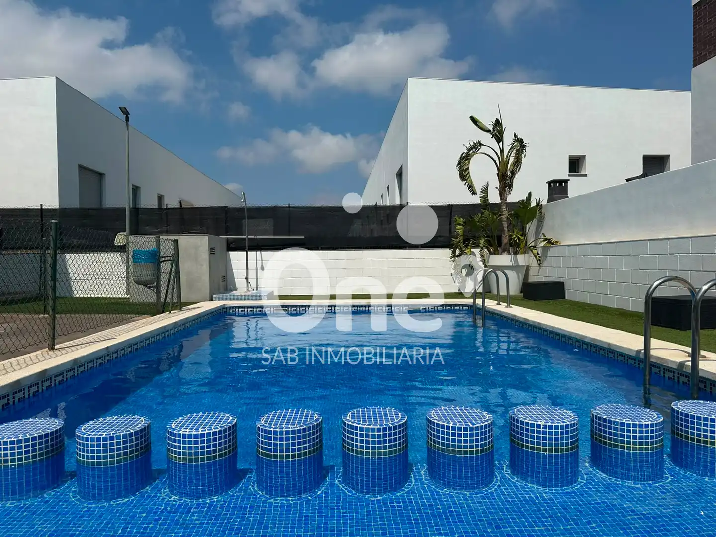 Piscina de Casa adosada en venda en San Antonio de Benagéber amb Aire condicionat, Calefacció i Parquet