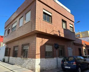 Vista exterior de Casa o xalet en venda en La Línea de la Concepción amb Terrassa