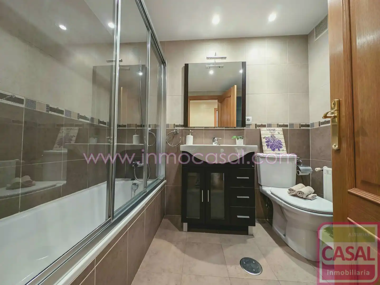 Baño de Piso en venta en Oviedo  con Calefacción, Trastero y Amueblado