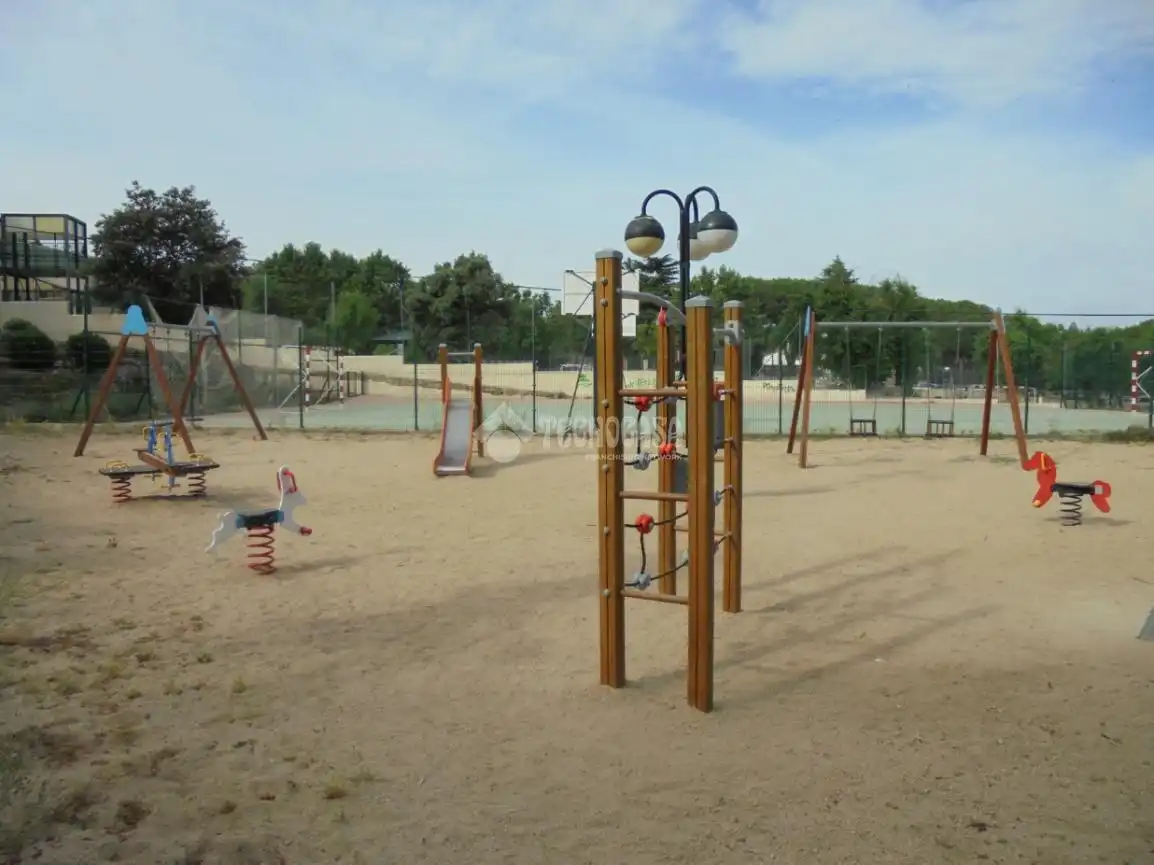 Parking de Piso en venta en Collado Villalba con Calefacción, Terraza y Piscina comunitaria