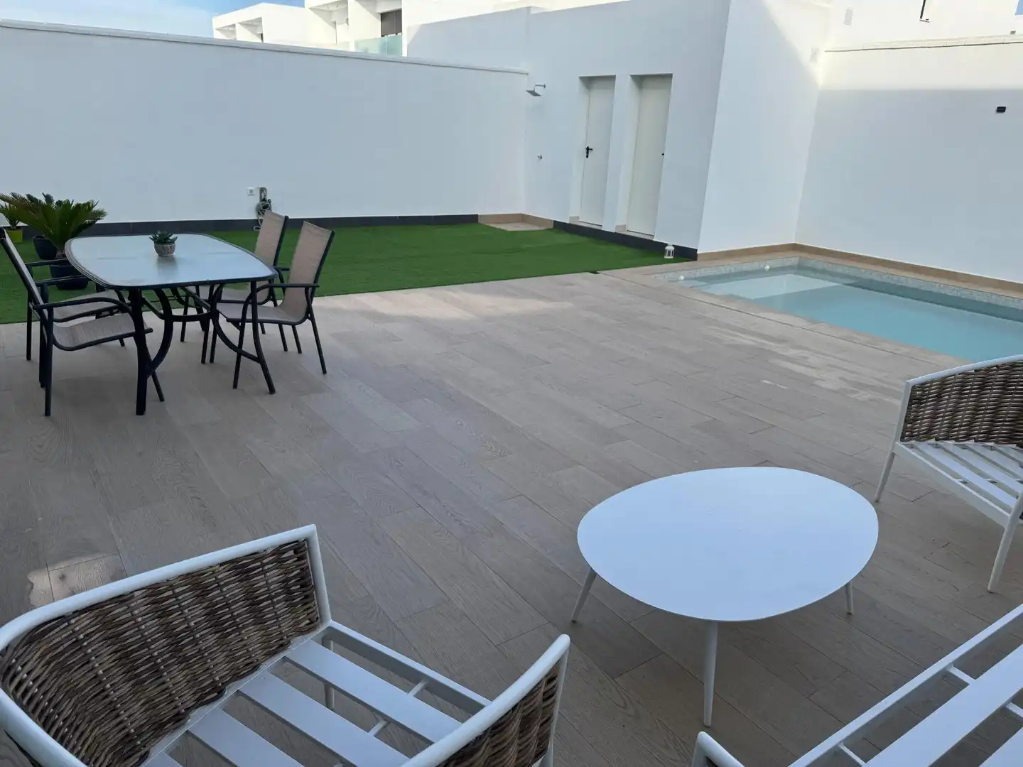 Terrassa de Casa adosada en venda en Dos Hermanas amb Aire condicionat, Calefacció i Jardí privat