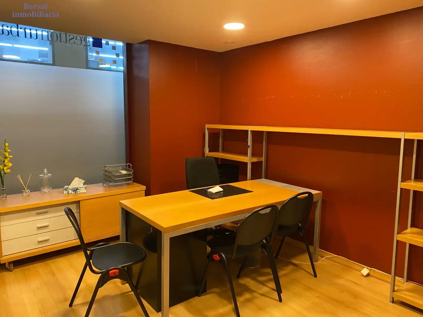 Büro zur Miete in  Logroño mit Heizung und Möbliert