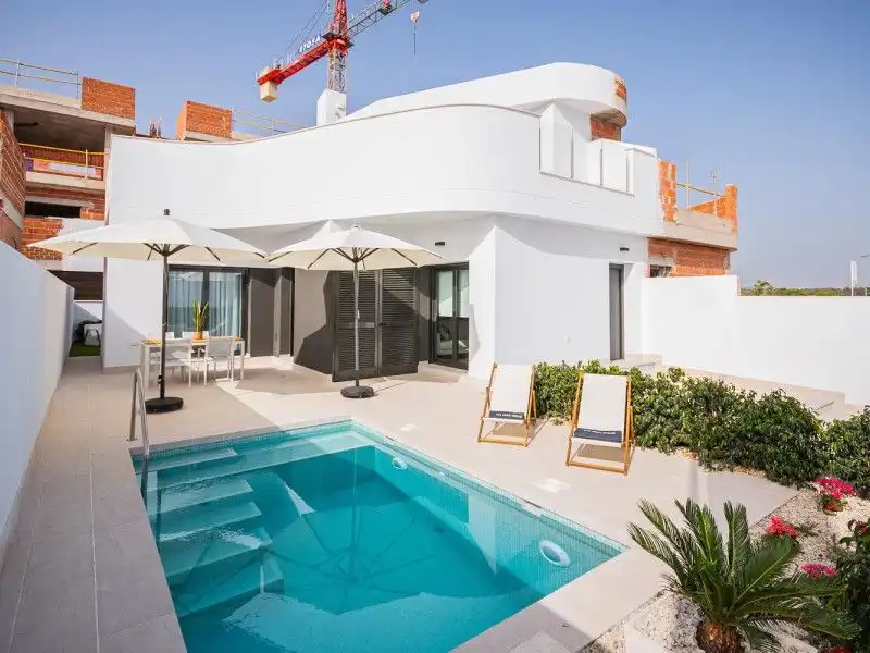 Bungalow con piscina en venta en Los Balcones - Los Altos, imagen 12