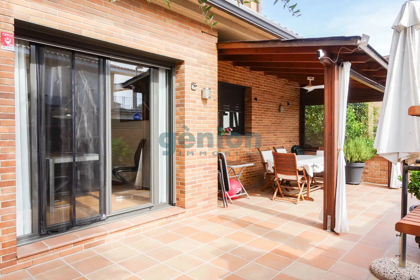 Terrassa de Casa o xalet en venda en Girona amb Aire condicionat, Calefacció i Jardí privat