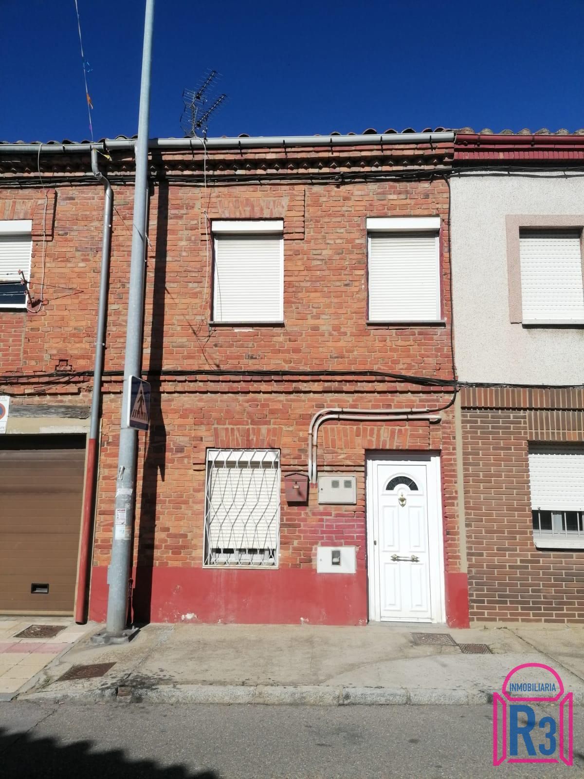 House or chalet for sale in General Millán Astray, Armunia