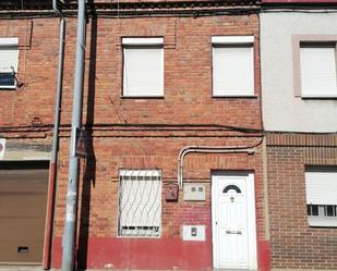 Vista exterior de Casa o xalet en venda en León Capital  amb Terrassa