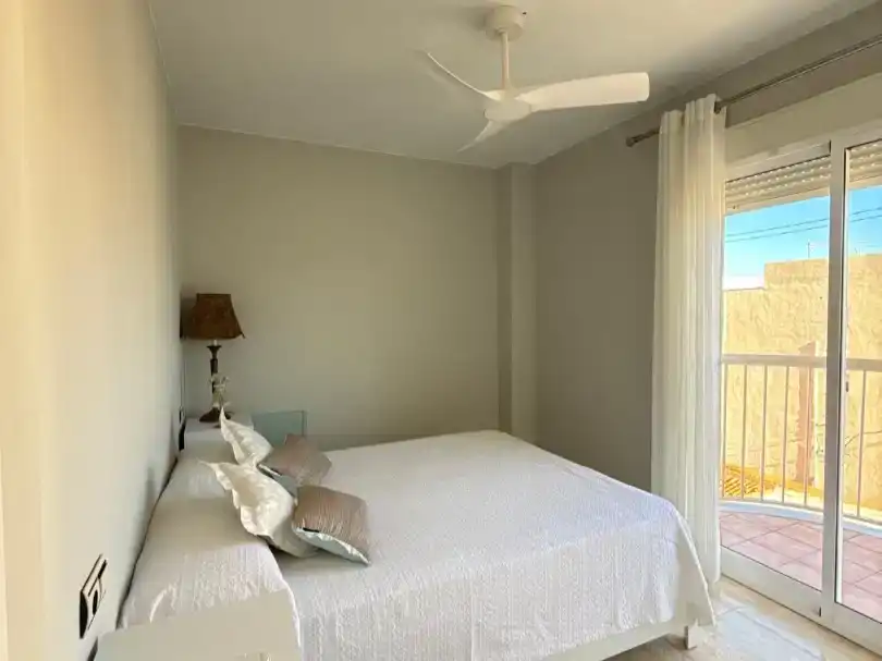 Schlafzimmer von Wohnung zur Miete in Miramar mit Klimaanlage, Schwimmbad und Balkon