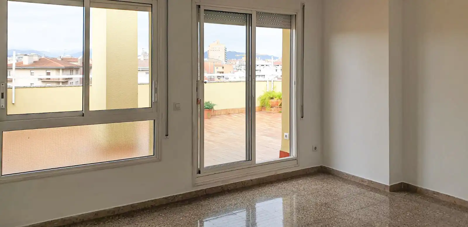 Bedroom of Flat for sale in Girona  with Heating and Terrace
