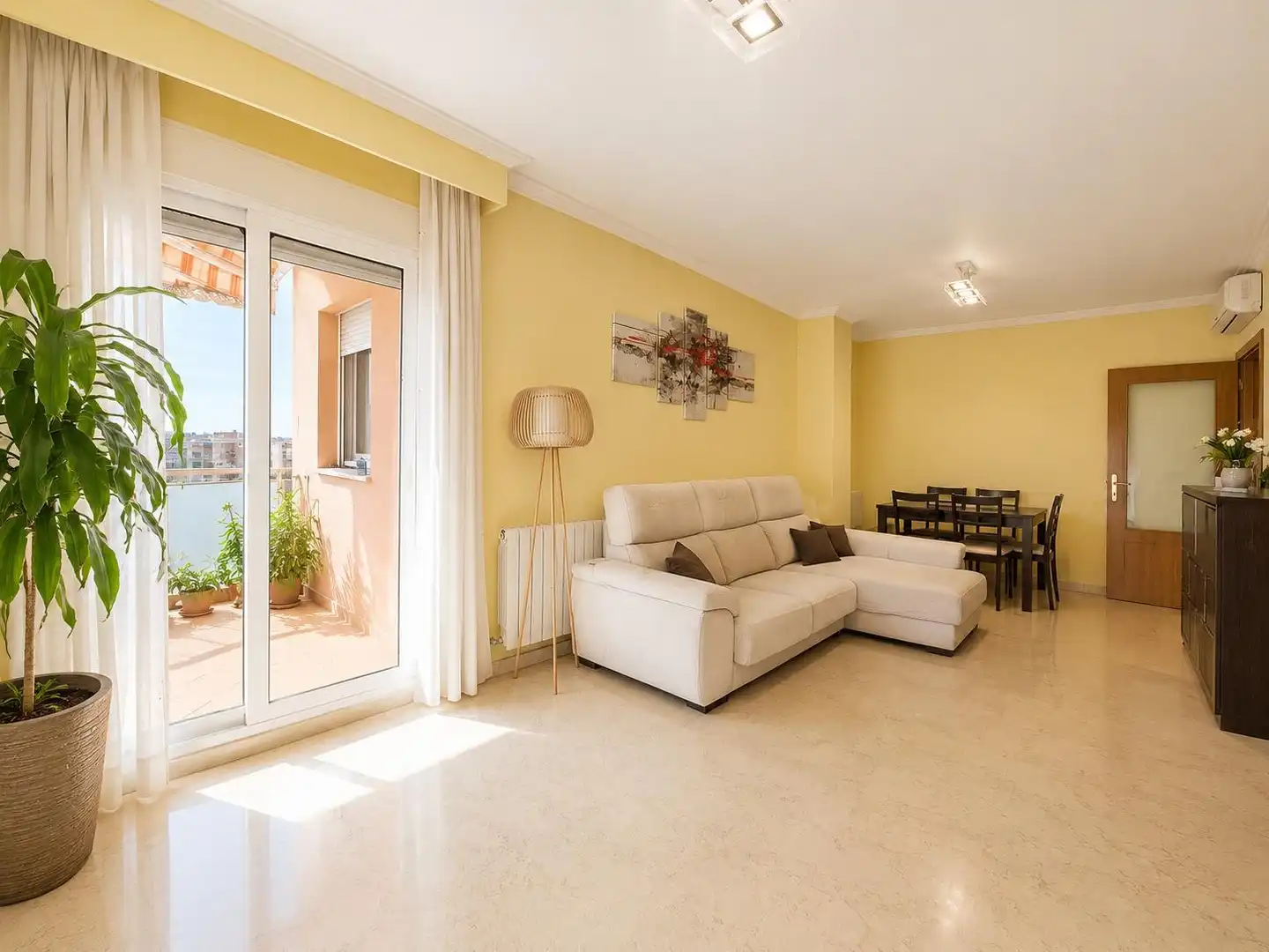 Living room of Flat for sale in  Palma de Mallorca  with Air Conditioner, Terrace and Furnished