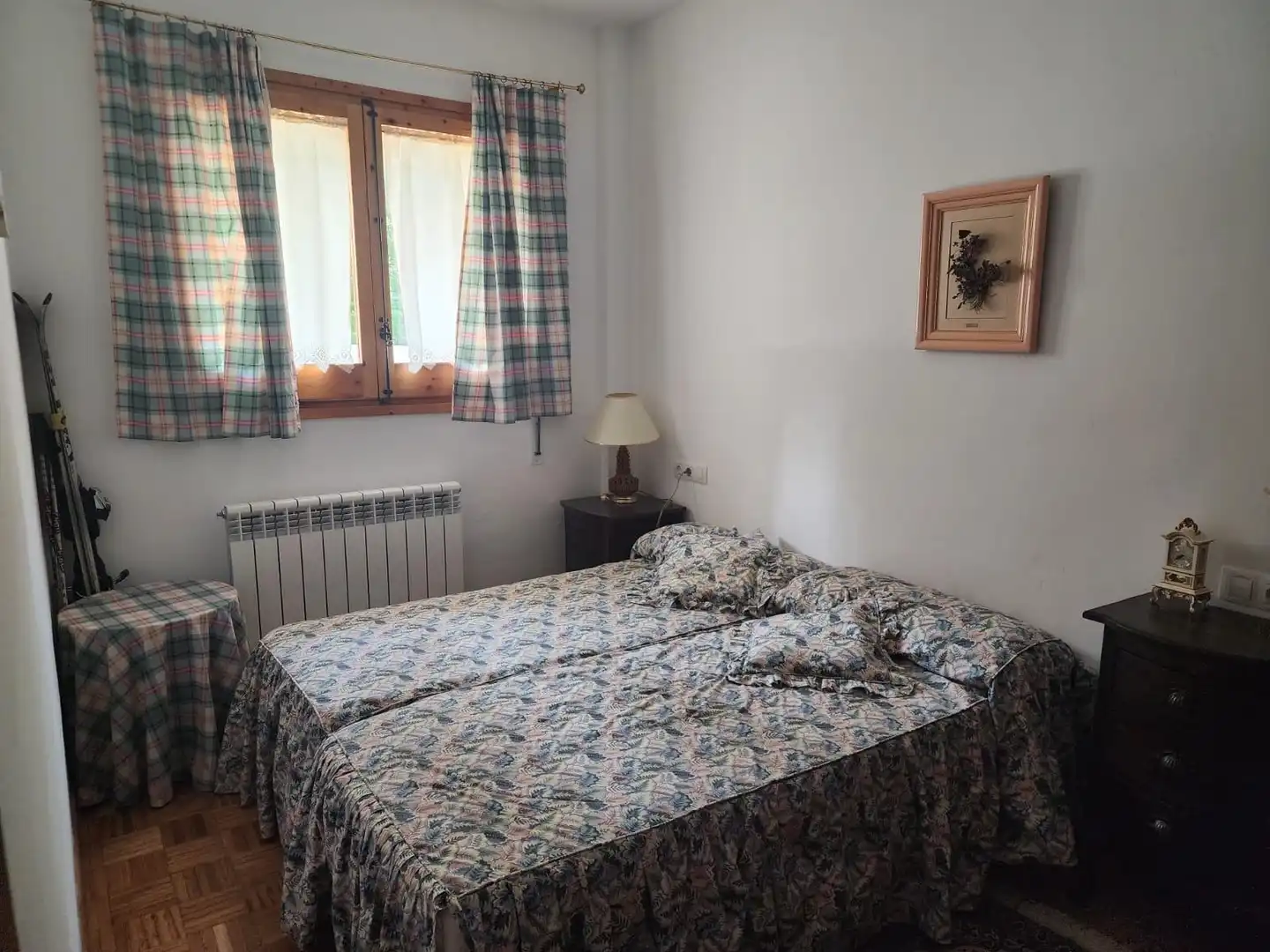 Habitación de Piso de alquiler en Jaca con Calefacción, Jardín privado y Parquet