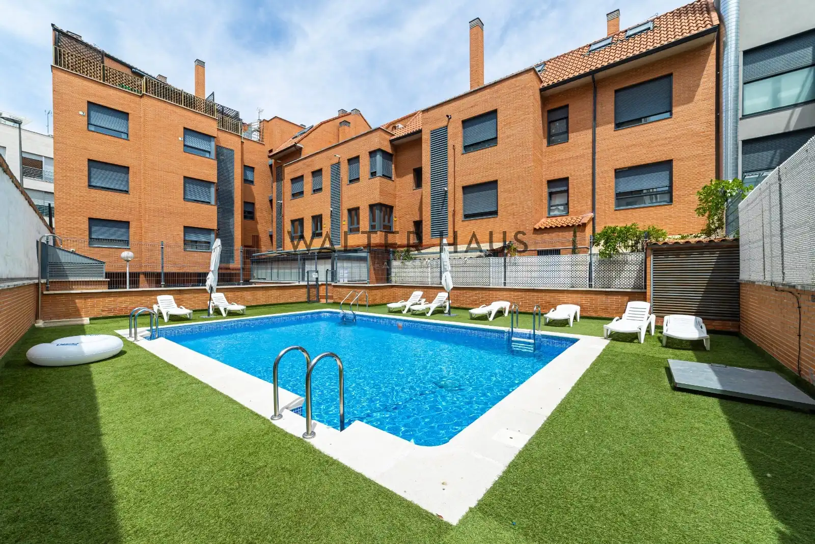 Swimming pool of Flat for sale in Madrid  with Air Conditioner, Heating and Storage room