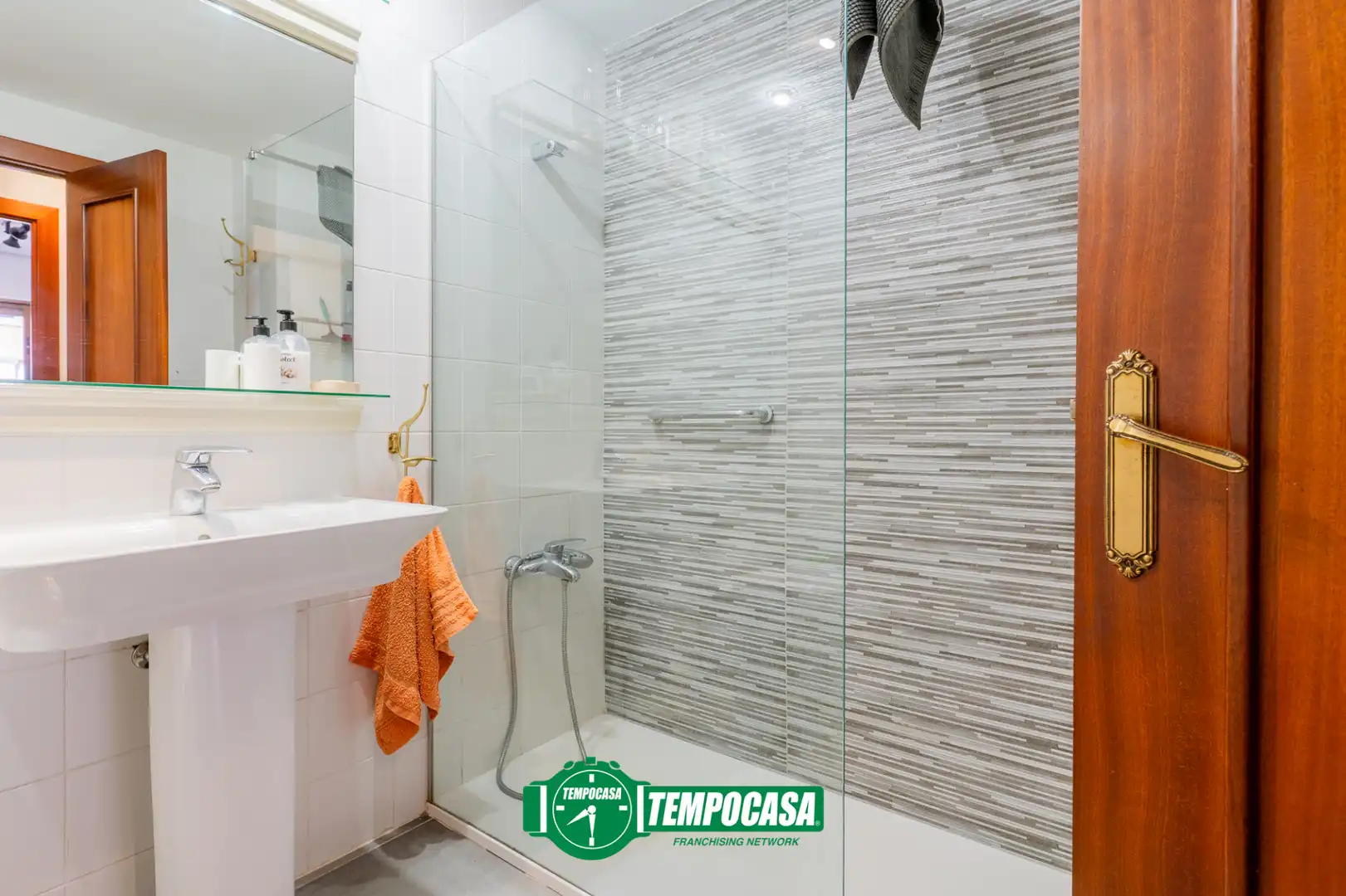 Baño de Piso en venta en Valencia con Calefacción y Terraza