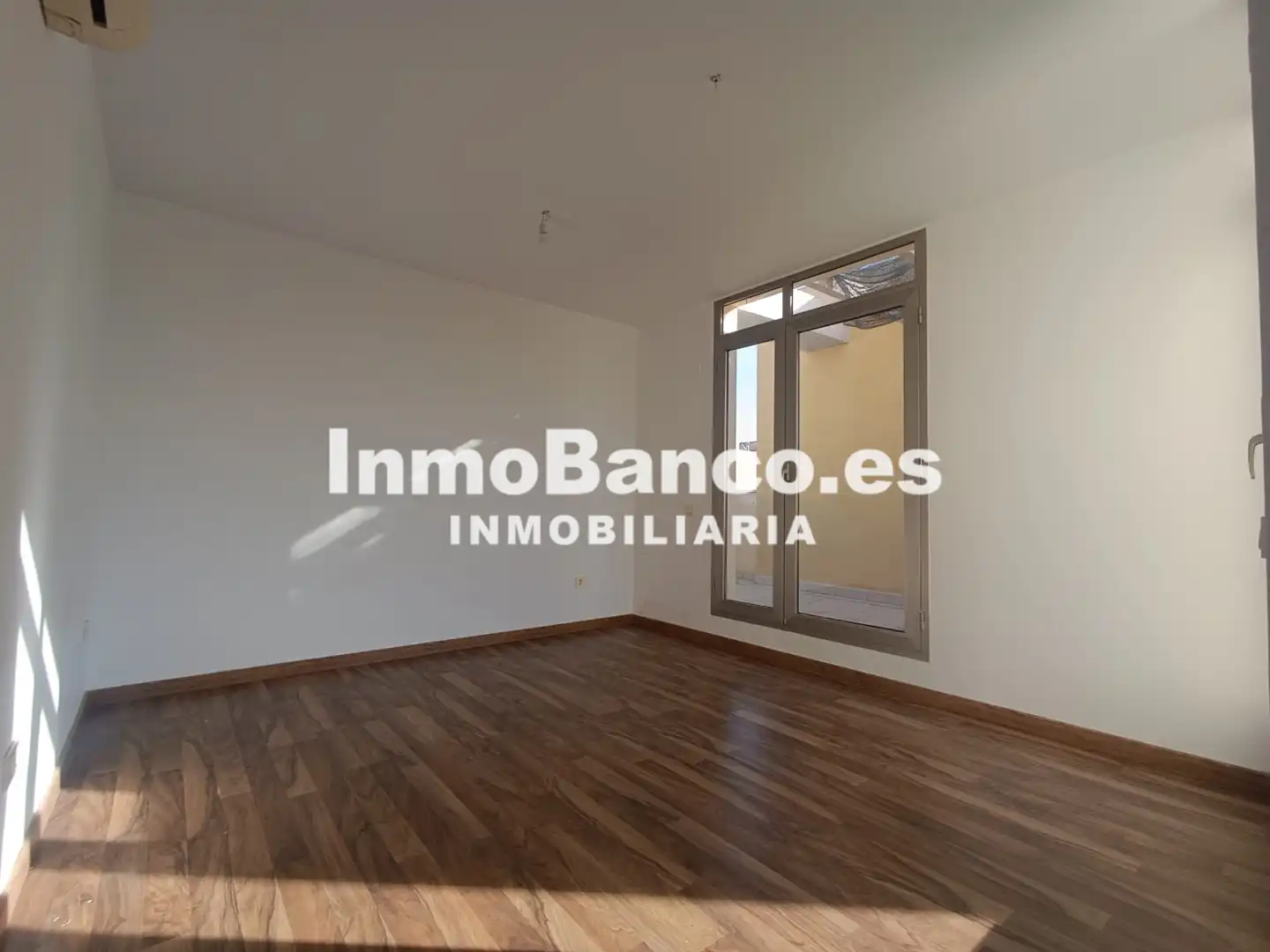 Sala de estar de Casa adosada de alquiler en La Pobla de Vallbona con Terraza