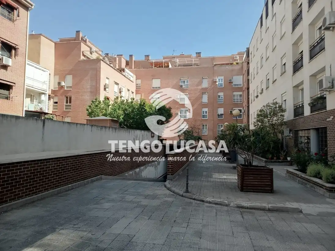 Vista exterior de Garaje de alquiler en Madrid
