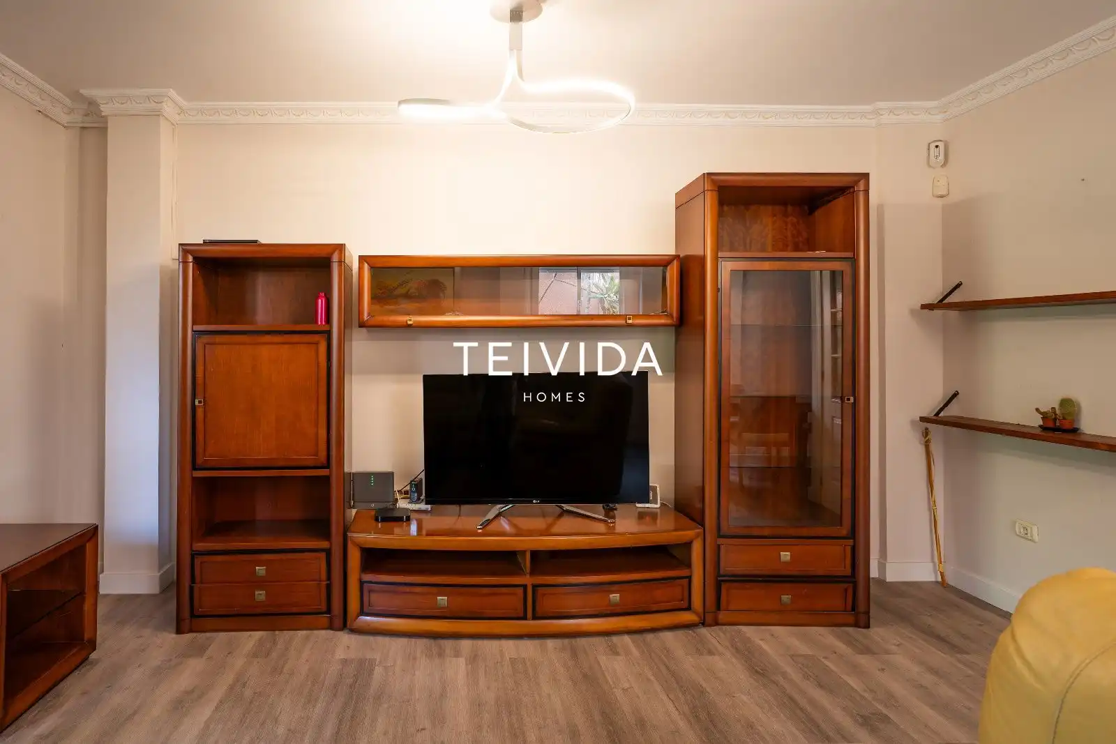 Sala d'estar de Casa adosada en venda en Adeje amb Aire condicionat, Jardí privat i Terrassa