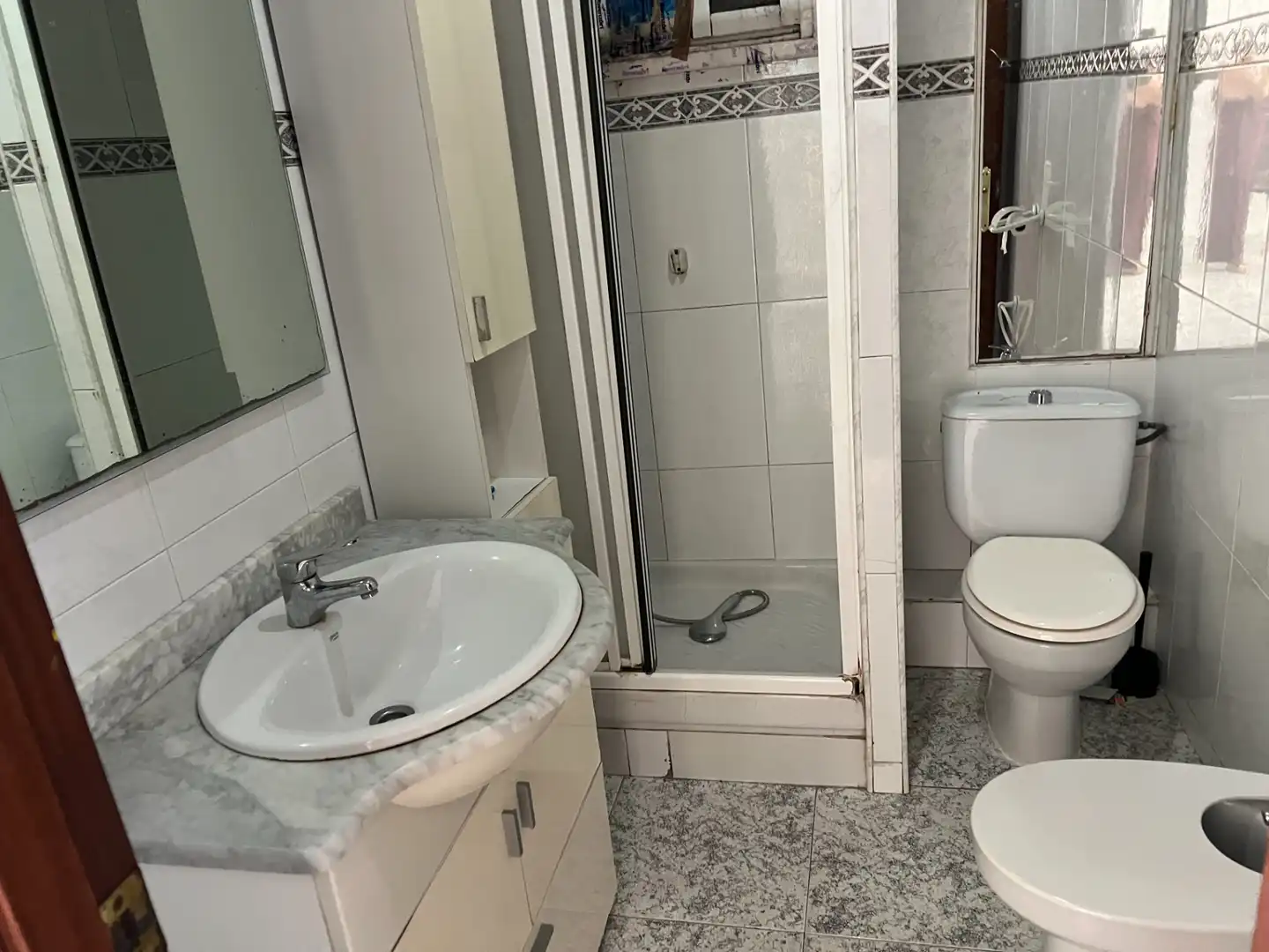 Baño de Piso en venta en Badalona con Horno, Balcón y Alarma