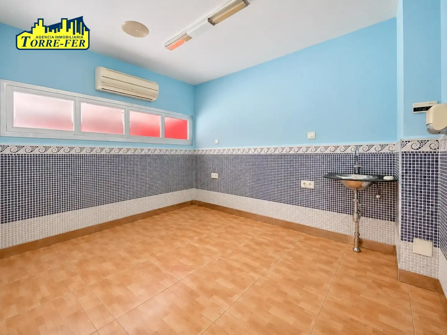 Bany de Local en venda en Almería