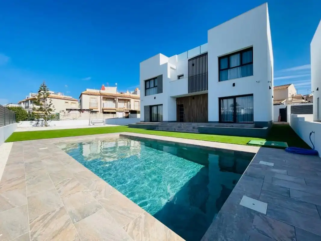 Villa zum Verkauf in Nueva Torrevieja - Aguas Nuevas