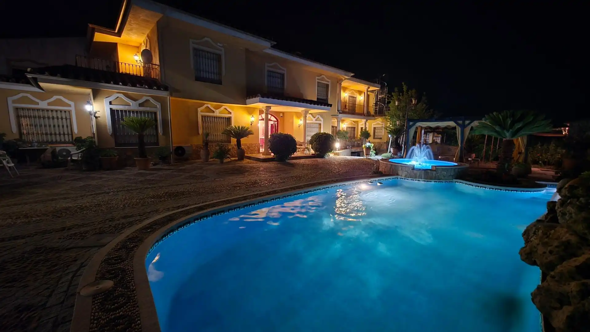 Swimming pool of Houses for sale in Córdoba  with Air Conditioner, Heating and Private garden