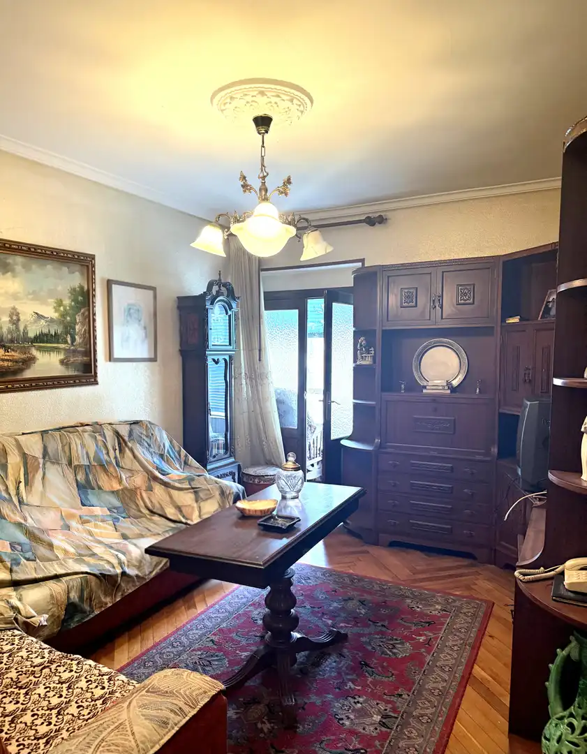Sala d'estar de Pis en venda en Aguilar de Campoo amb Parquet, Terrassa i Moblat