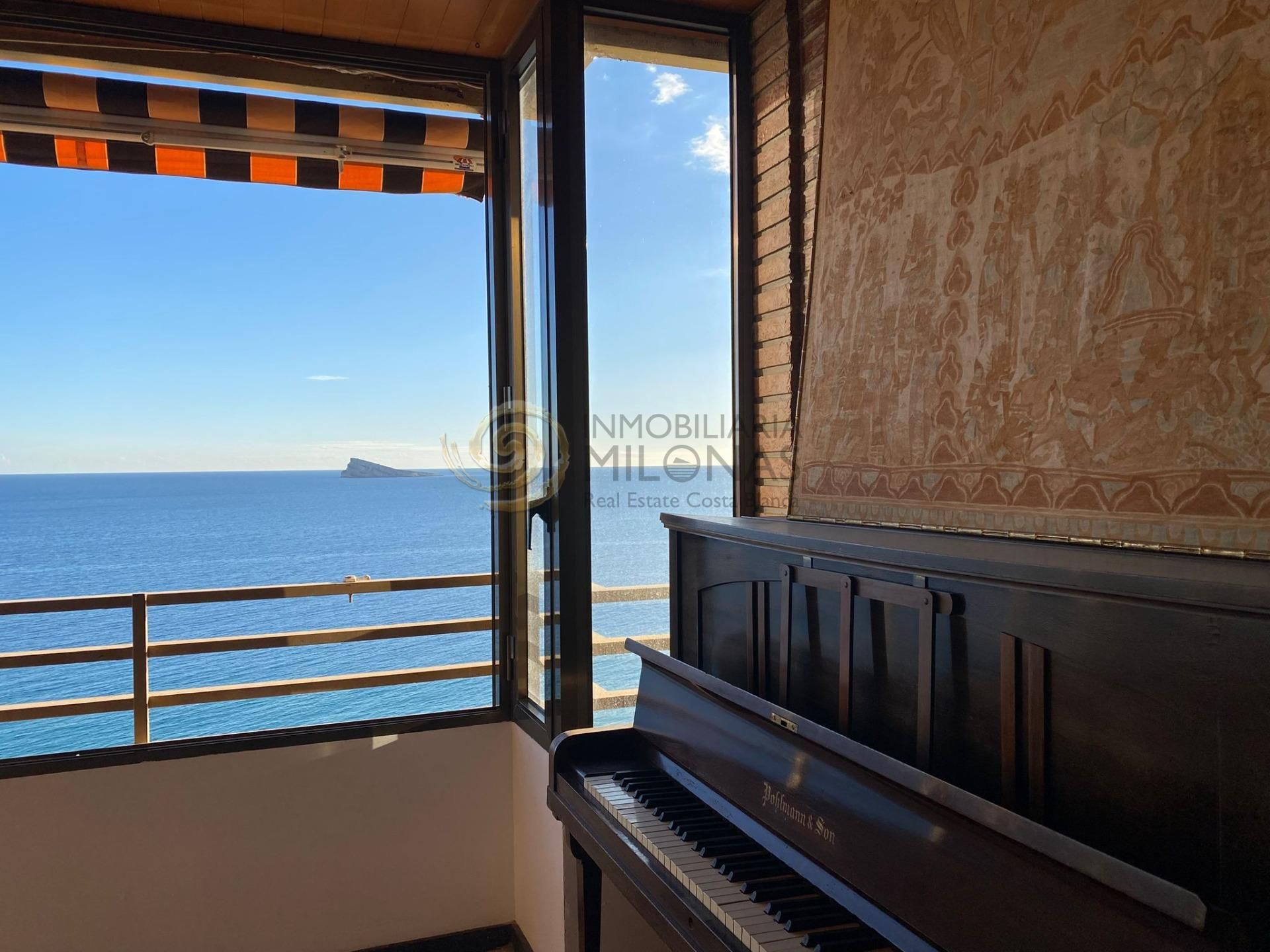 Dormitori de Pis de lloguer en Benidorm amb Aire condicionat, Calefacció i Jardí privat
