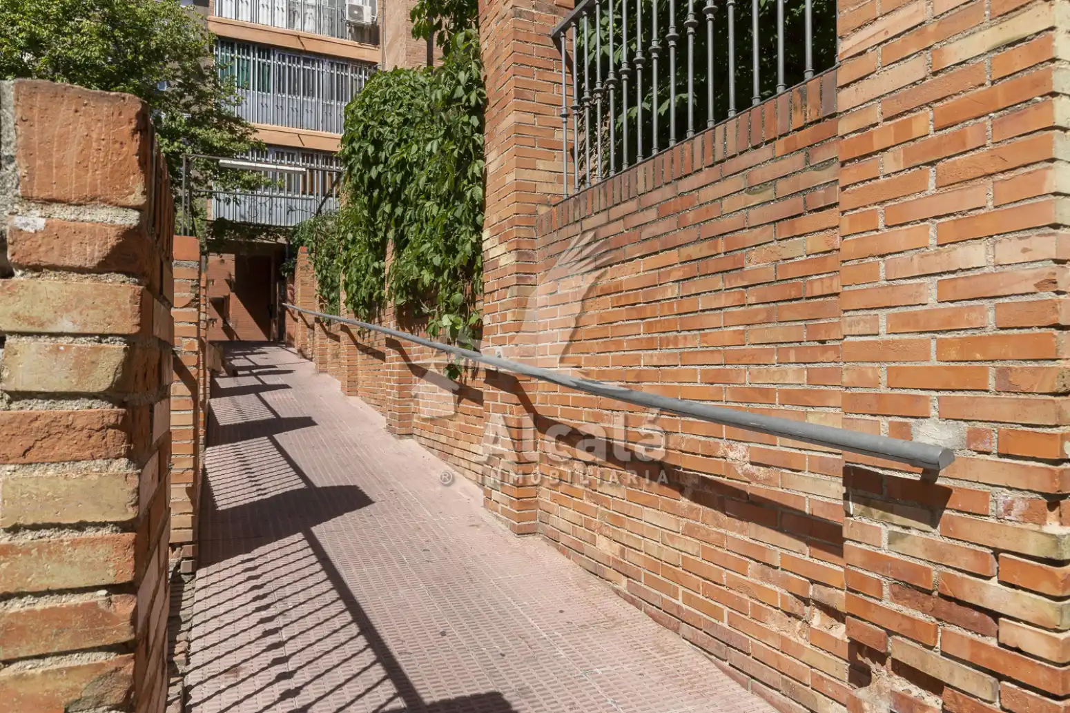 Vista exterior de Piso en venta en Madrid con Calefacción y Terraza