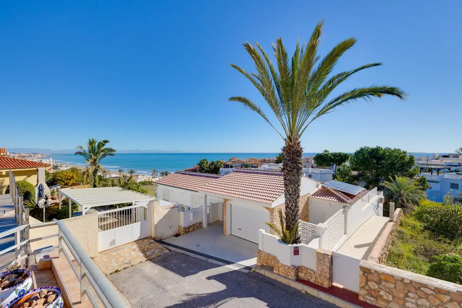 Vista exterior de Casa adosada en venta en Torrevieja con Aire acondicionado, Calefacción y Jardín privado