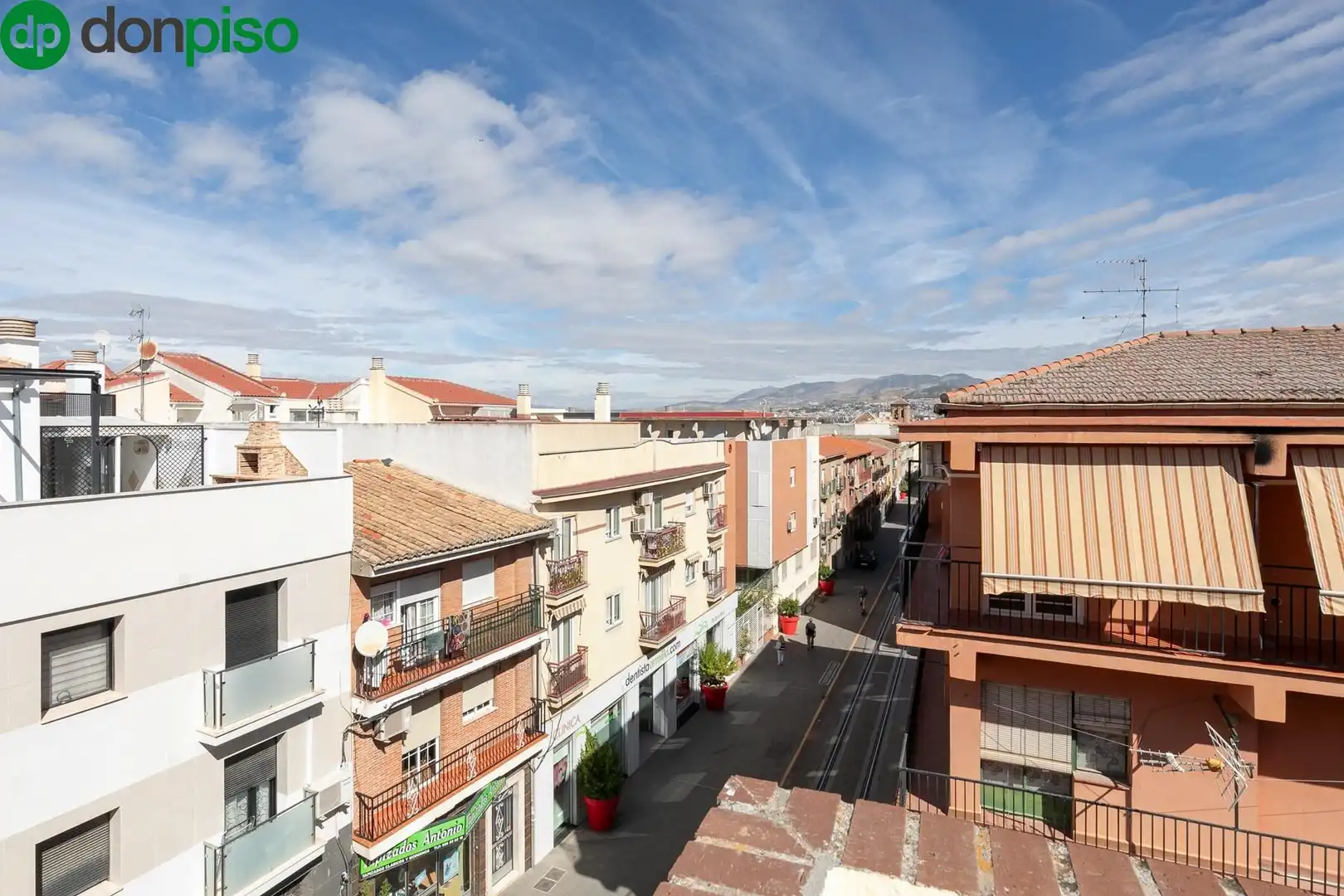 Vista exterior de Ático en venta en Armilla con Aire acondicionado, Terraza y Trastero