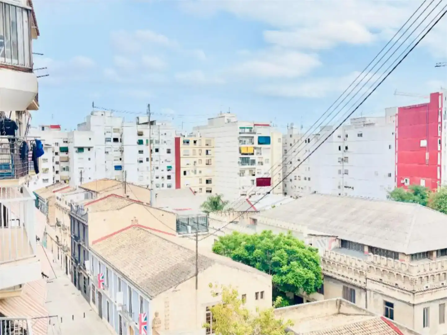 Außenansicht von Wohnung zur Miete in  Valencia Capital mit Klimaanlage und Balkon