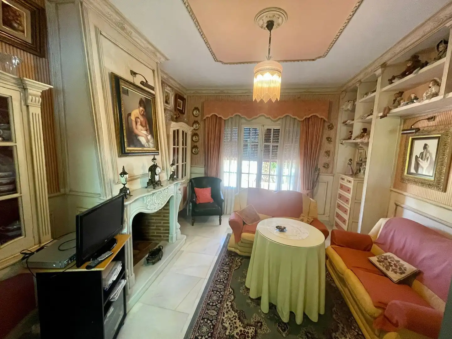 Sala d'estar de Casa o xalet en venda en Arcos de la Frontera amb Aire condicionat, Jardí privat i Terrassa