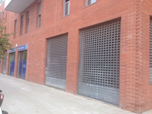 Vista exterior de Local en venta en Rubí