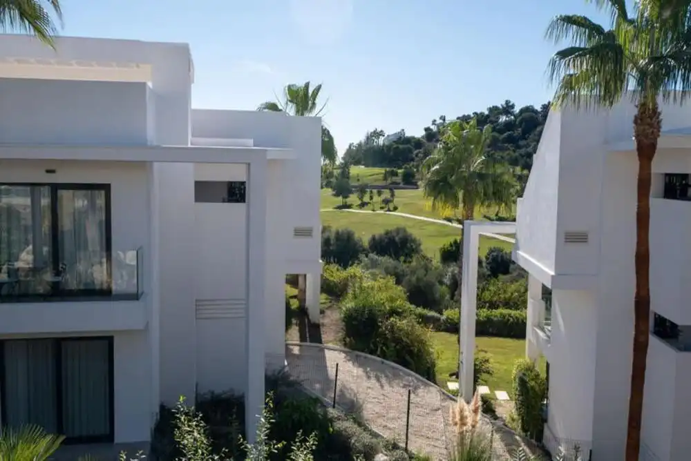 Vista exterior de Planta baja de alquiler en Benahavís con Aire acondicionado, Terraza y Piscina