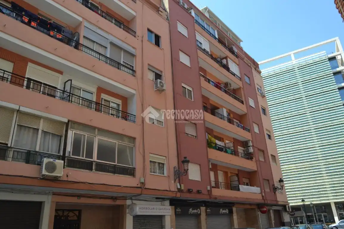 Vista exterior de Pis en venda en Valencia amb Moblat i Balcó