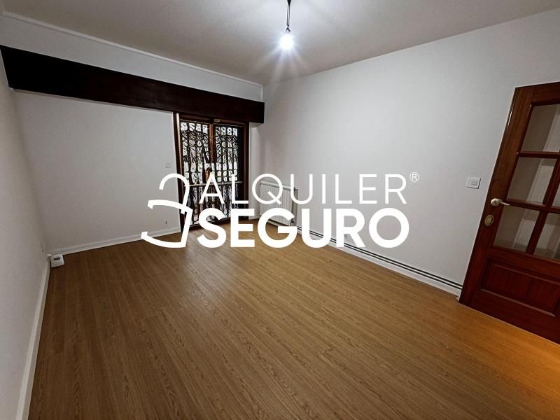 Habitación de Piso de alquiler en  Madrid Capital con Calefacción, Terraza y Trastero