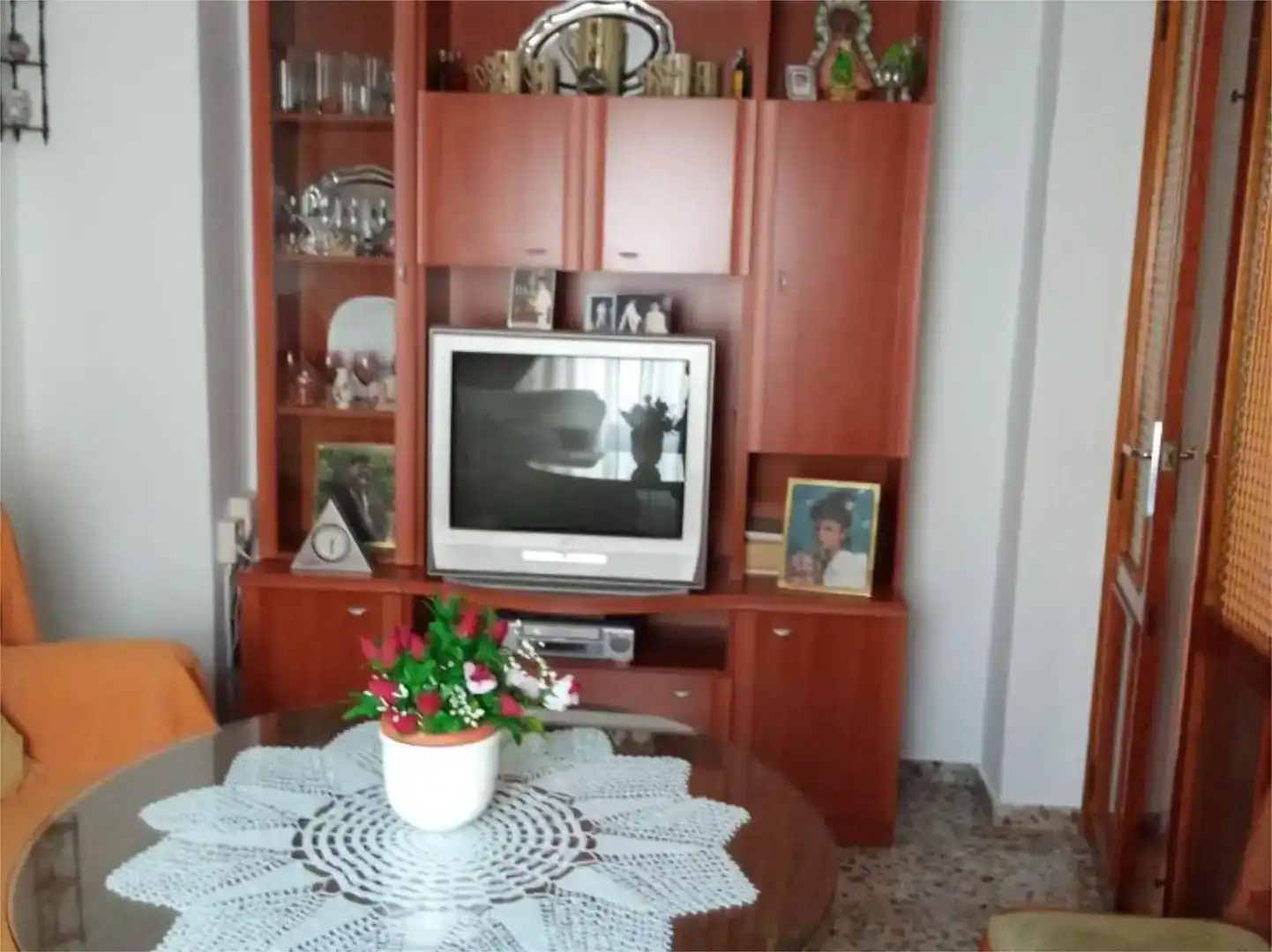 Sala d'estar de Casa adosada en venda en Castillo de Locubín amb Balcó