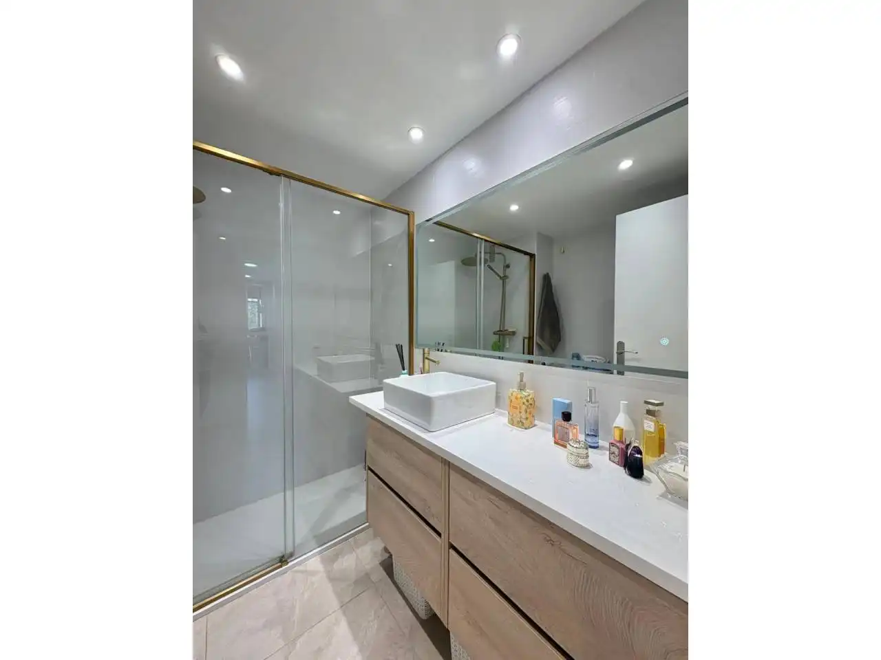 Badezimmer von Wohnung zum Verkauf in Cerdanyola del Vallès mit Heizung, Terrasse und Gemeinschaftspool