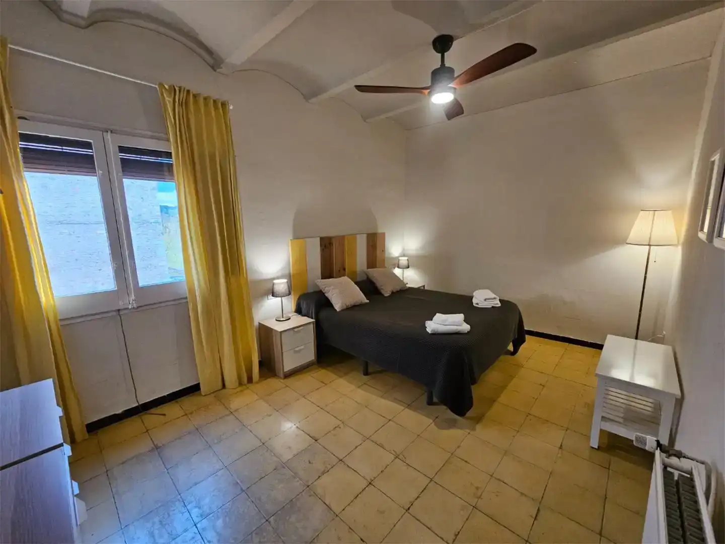 Habitación de Finca rústica en venta en Sant Mori con Aire acondicionado, Jardín privado y Piscina
