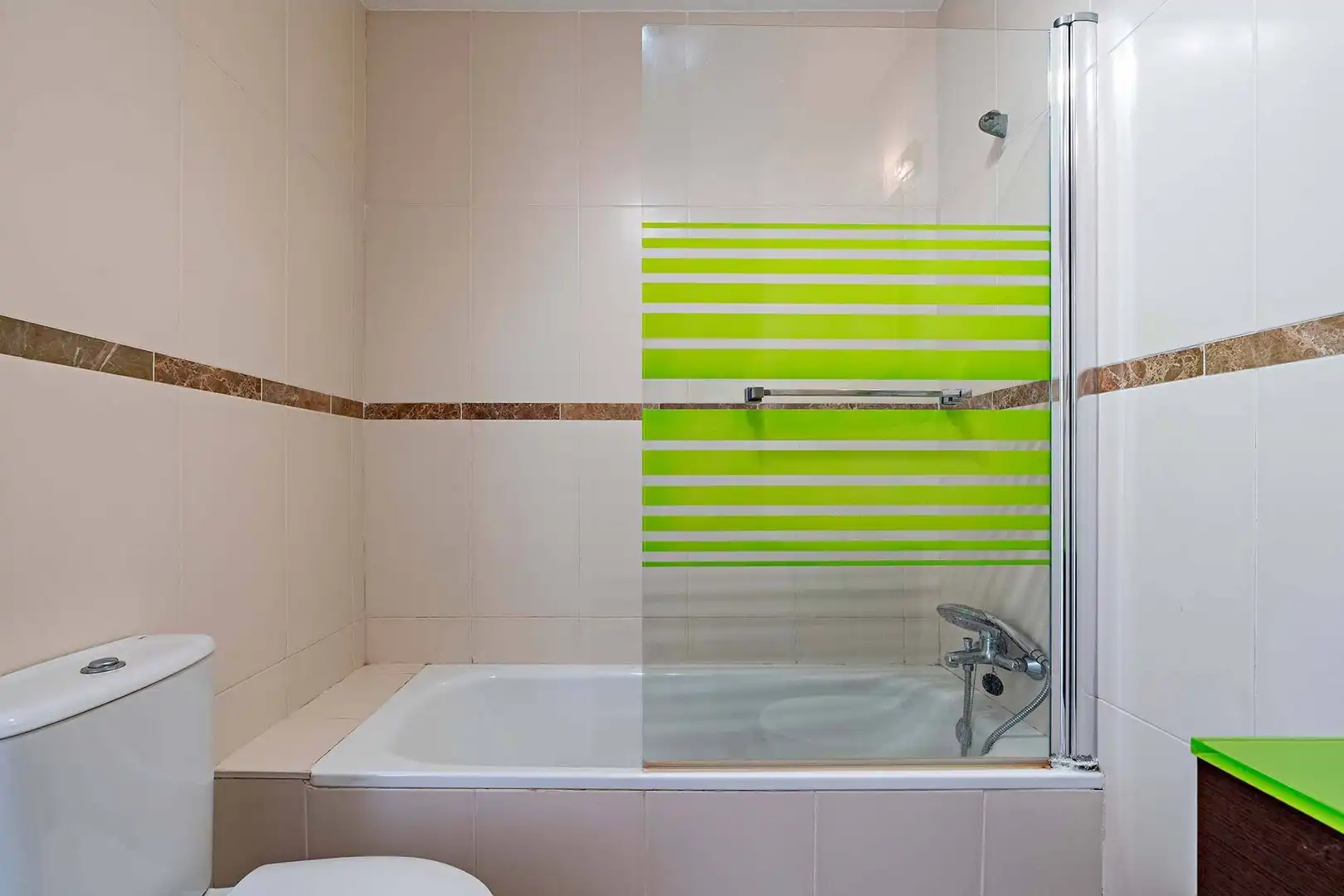 Baño de Piso en venta en Almería con Jardín privado, Terraza y Trastero