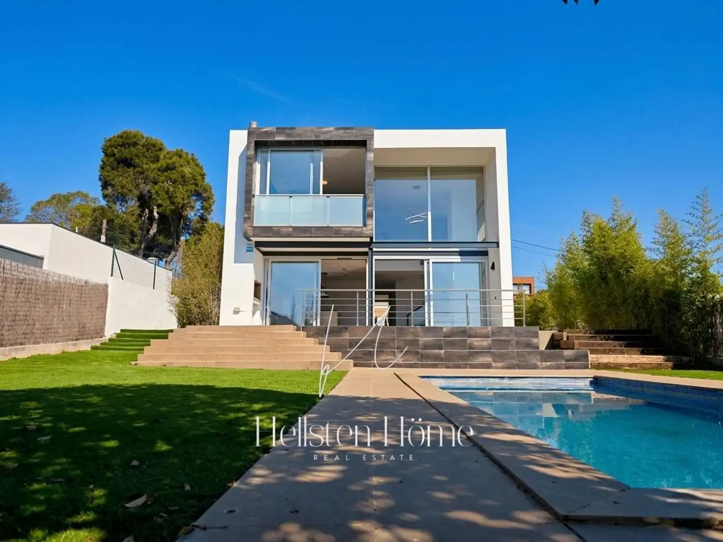 Vista exterior de Casa o xalet en venda en Corbera de Llobregat amb Jardí privat, Terrassa i Traster