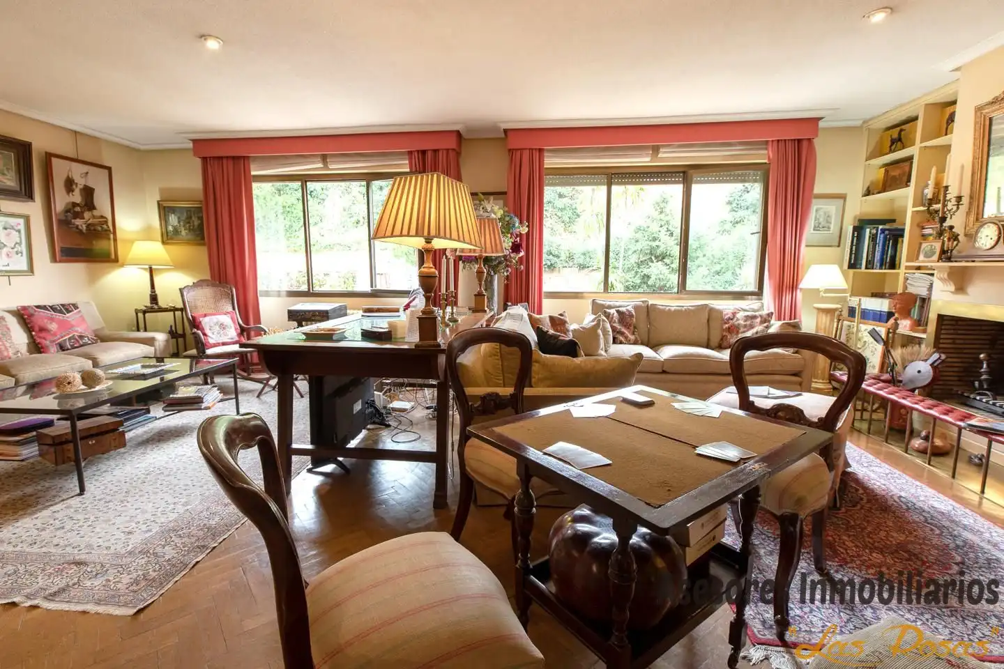 Wohnzimmer von Einfamilien-Reihenhaus zum Verkauf in Madrid mit Klimaanlage, Heizung und Privatgarten