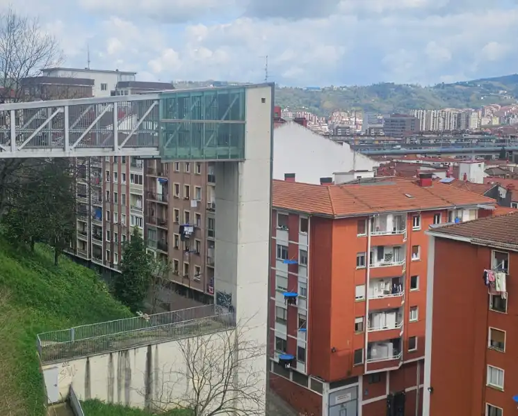 Außenansicht von Wohnung zum Verkauf in Bilbao  mit Heizung
